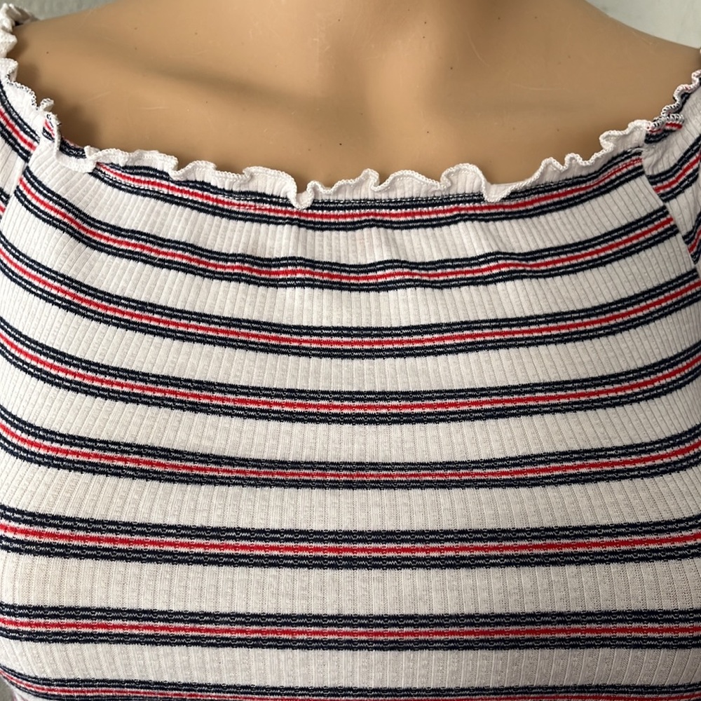 Timing Crop Top - Picture 3 of 9